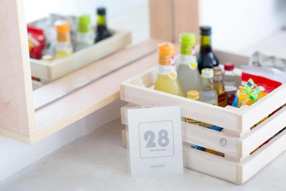 Hotel 28 Kamári 외부 사진
